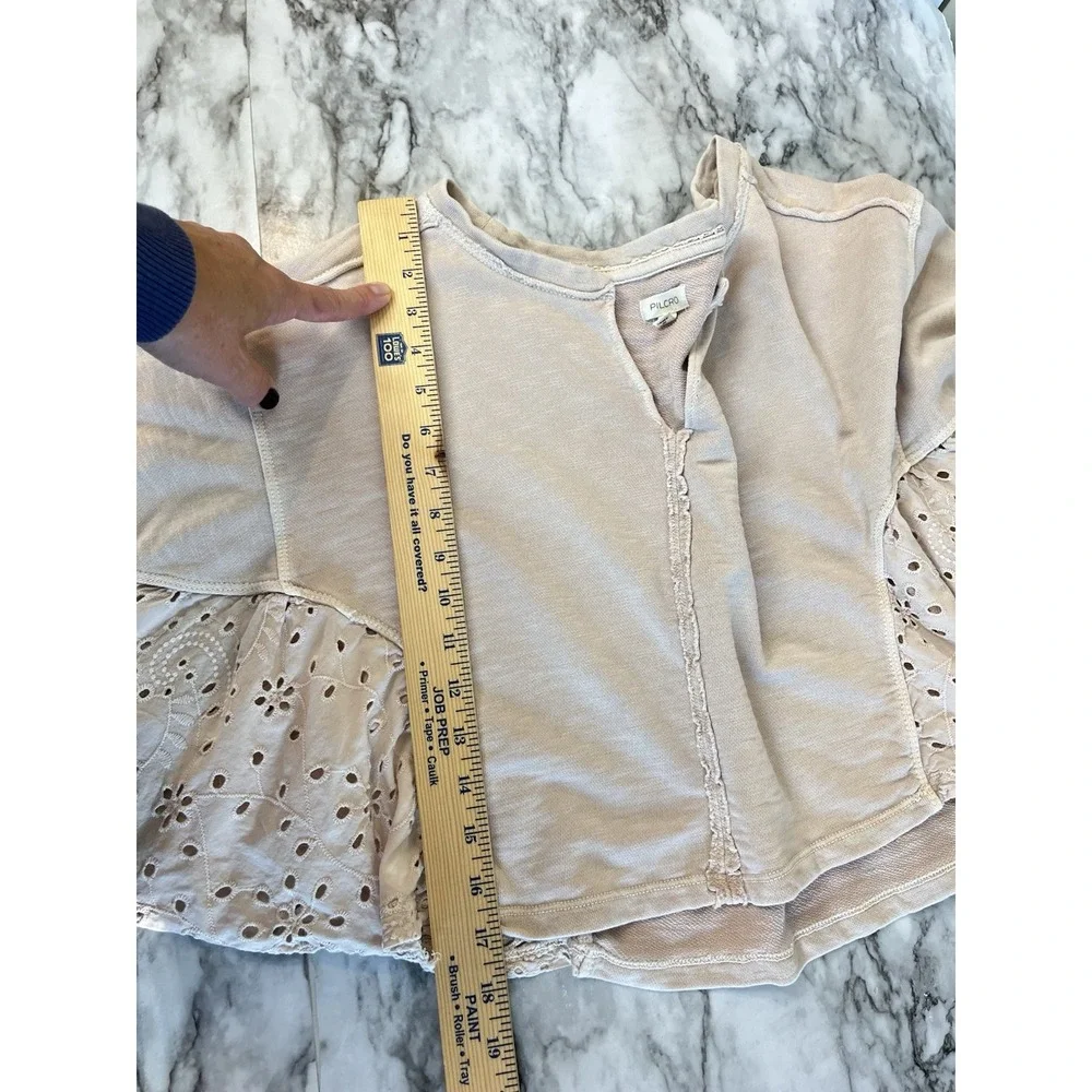 Pilcro Anthropologie Beige Batwing Boho Eyelet Cropped Sweatshirt Top Size Small